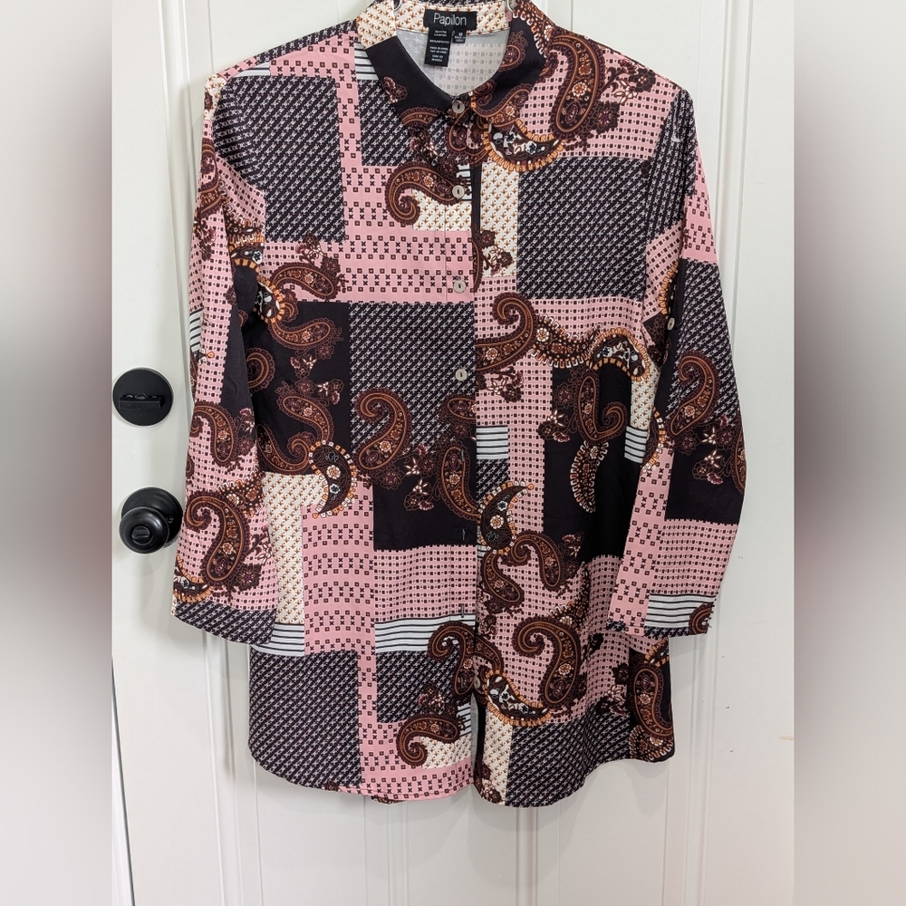 3/$20 Papillon Blanc Paisley Patch Long Sleeve Top
